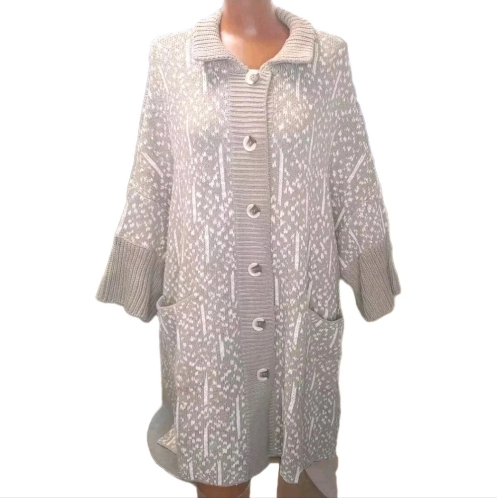 Marla Wynne Cardigan Sweater Poncho Med Cable Knit Snap Front Pockets Beige Nwt